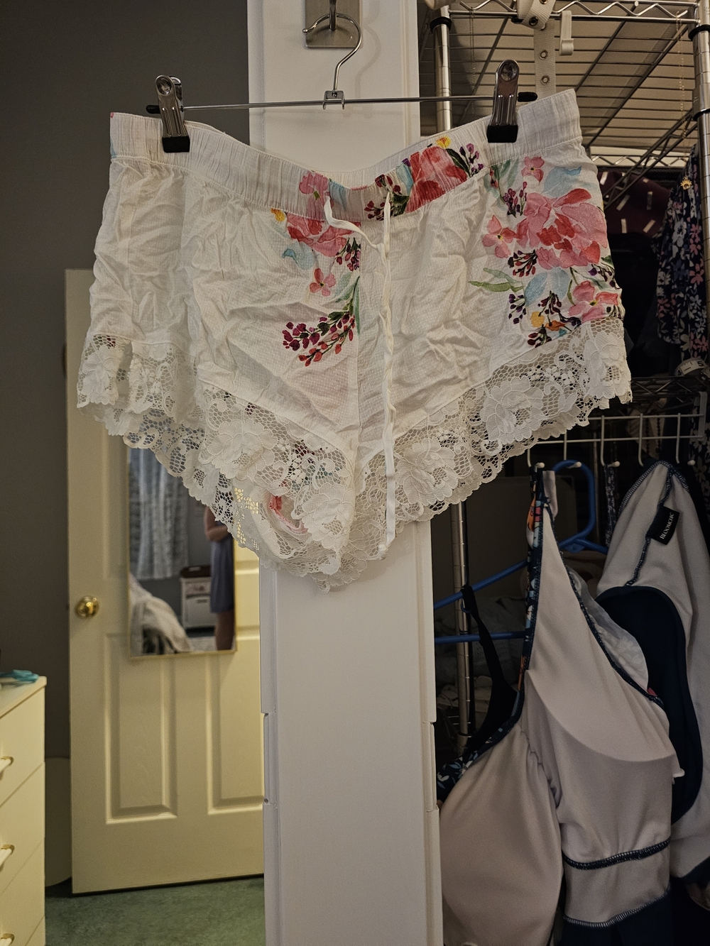 Floral Lace-Trim White Women's Lingerir Sleep Set